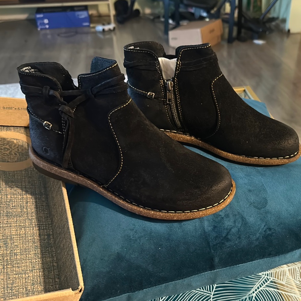 New BORN women’s Black Leather Boots, size 10 M/42